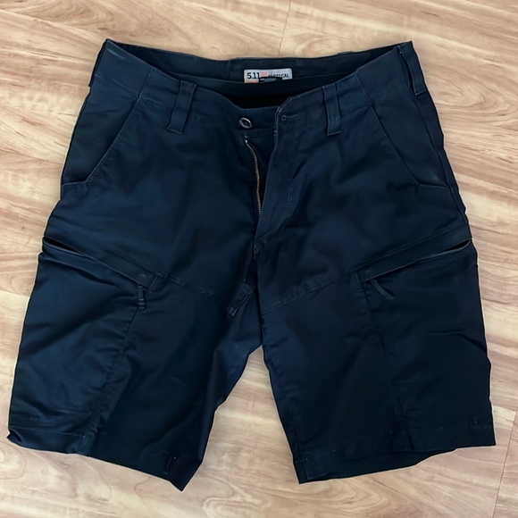 5.11 men’s short - Picture 1 of 3